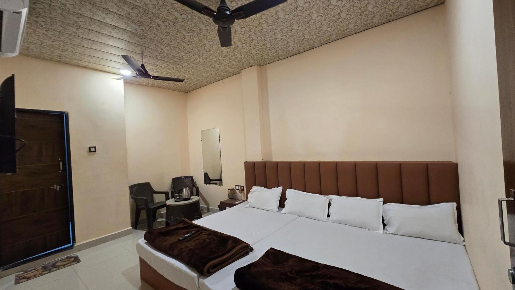 Hotel Maheshwari Green'S Ujaim Exterior foto
