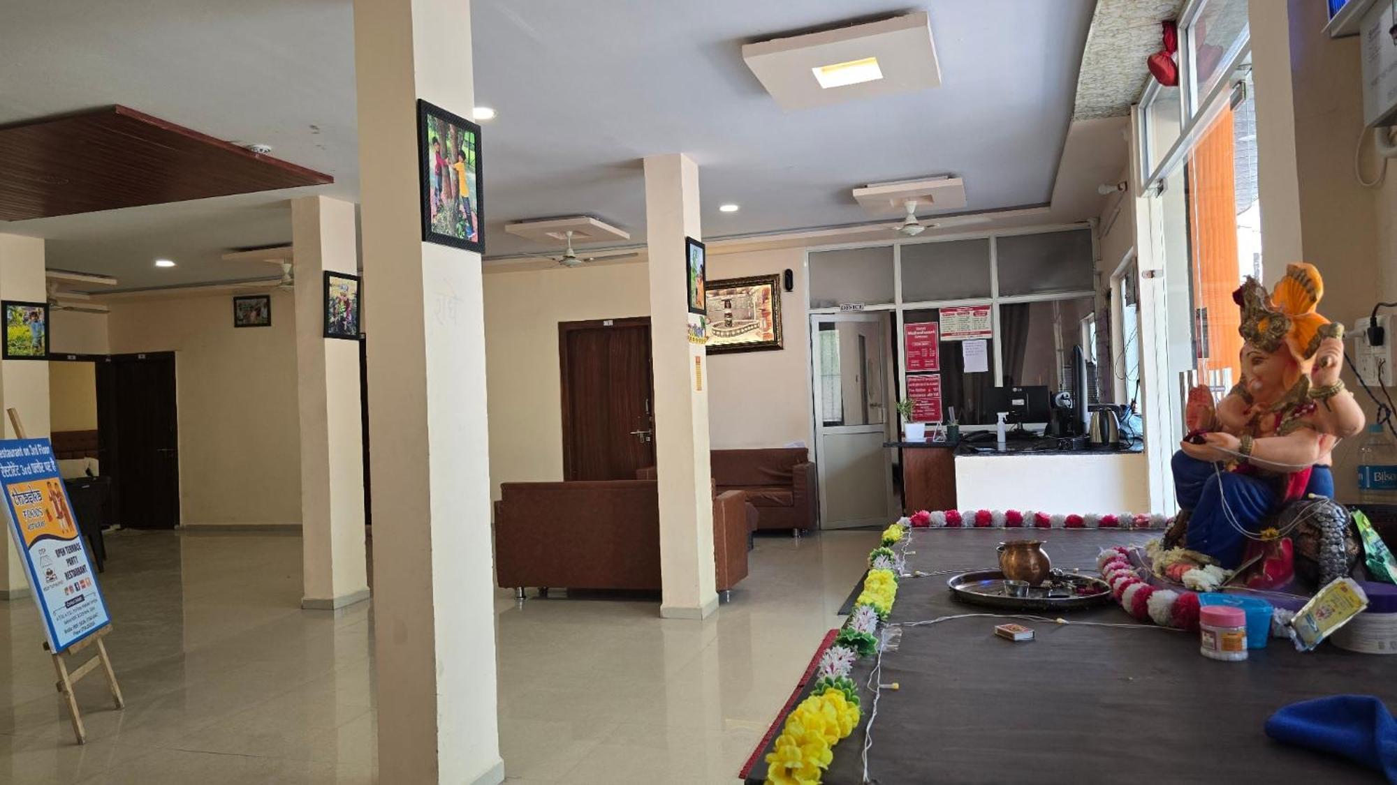 Hotel Maheshwari Green'S Ujaim Exterior foto