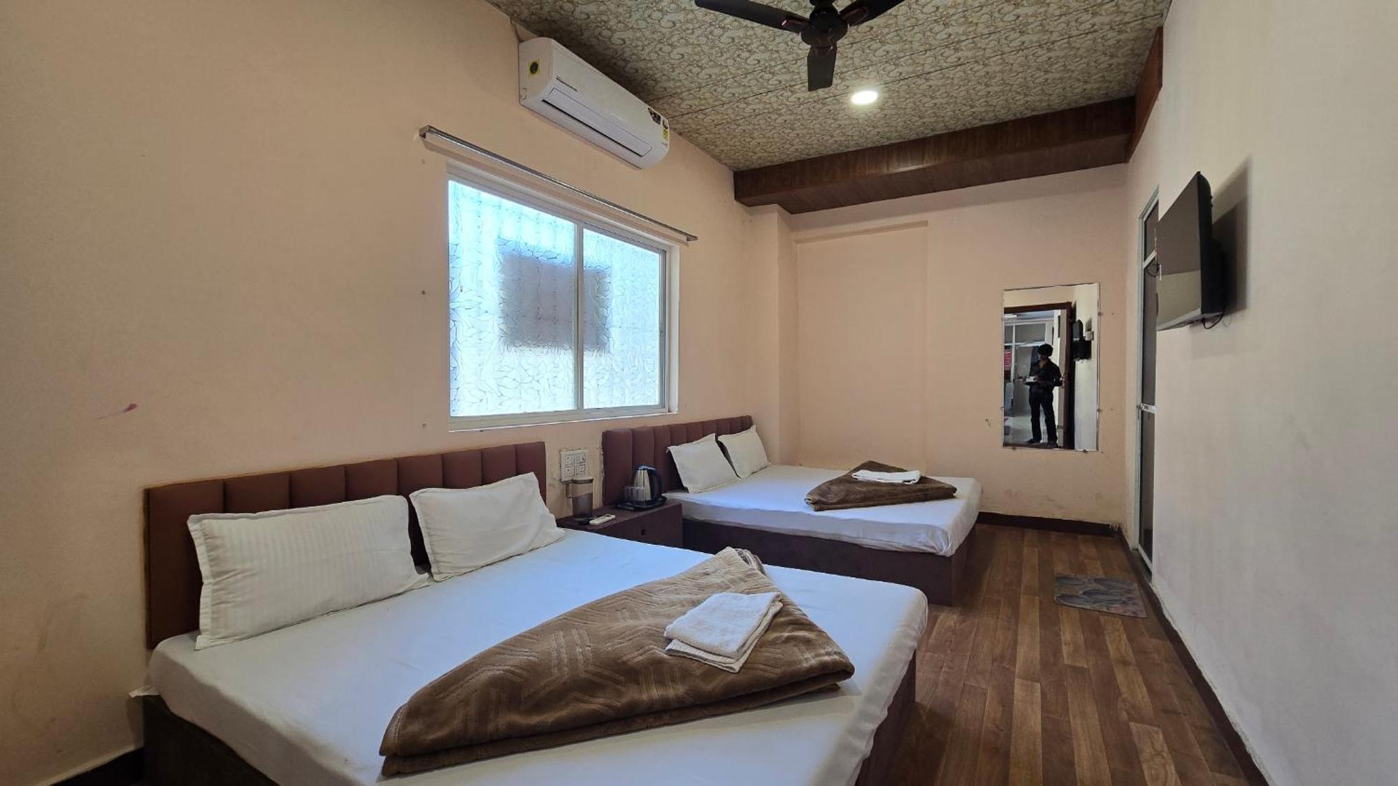 Hotel Maheshwari Green'S Ujaim Exterior foto