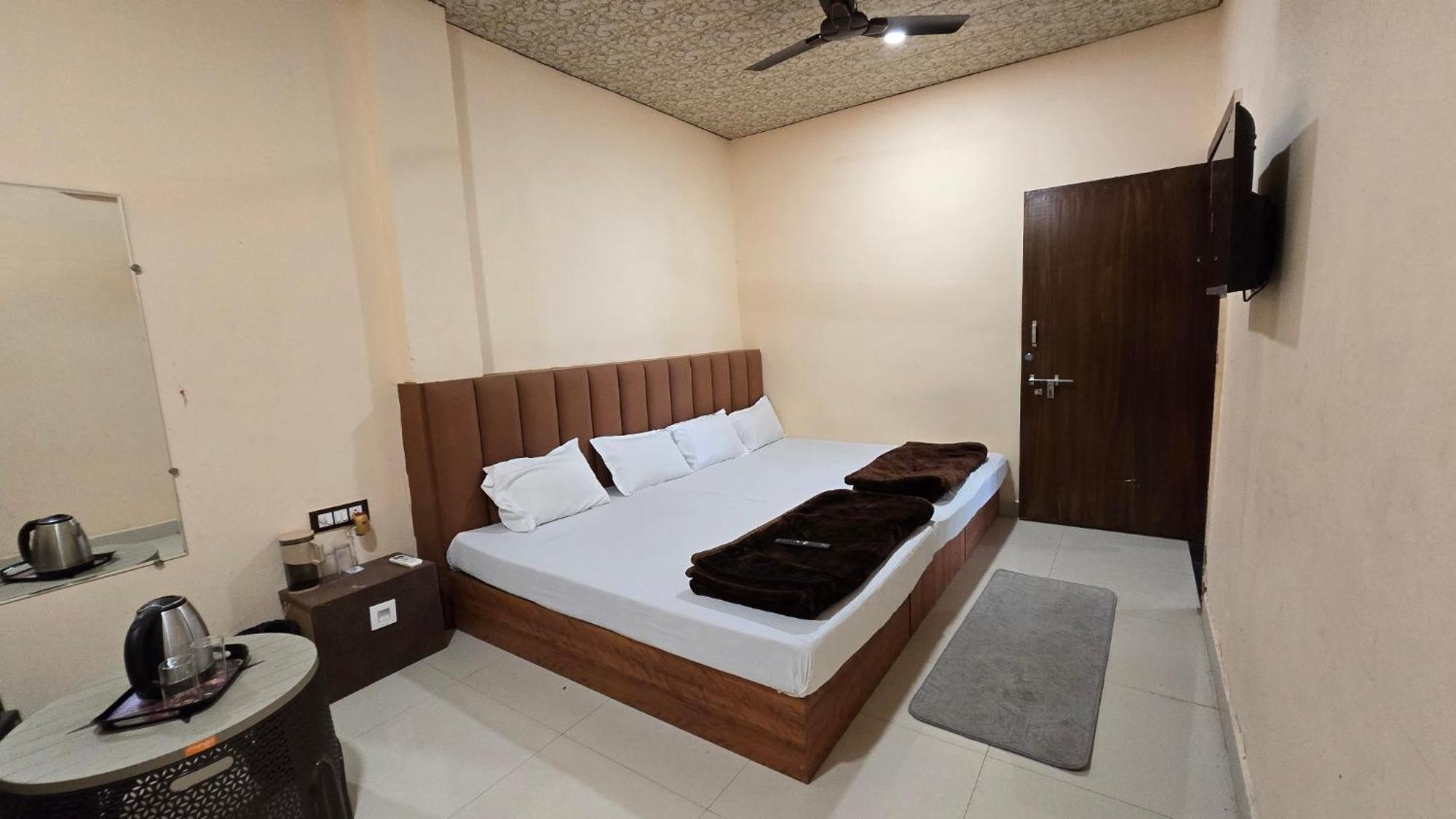 Hotel Maheshwari Green'S Ujaim Exterior foto