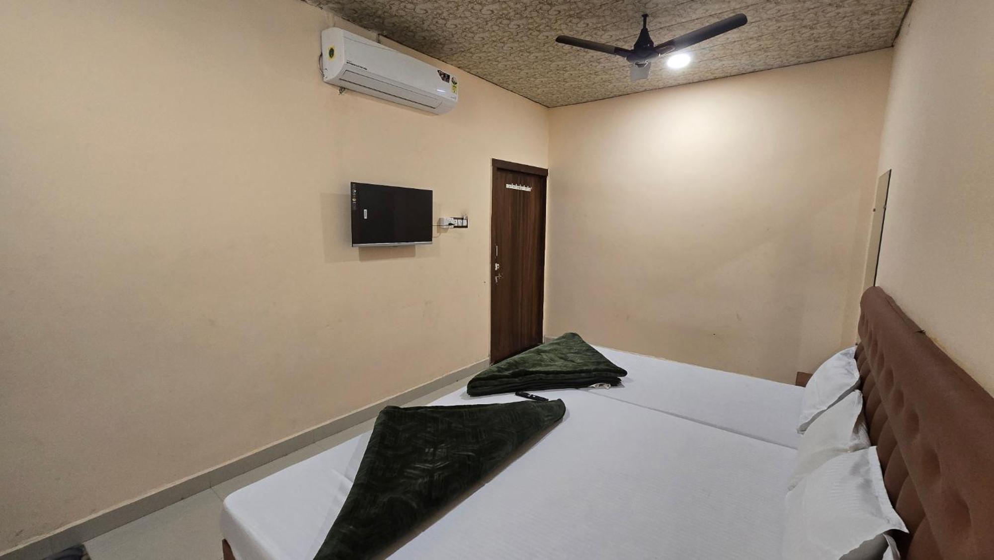 Hotel Maheshwari Green'S Ujaim Exterior foto