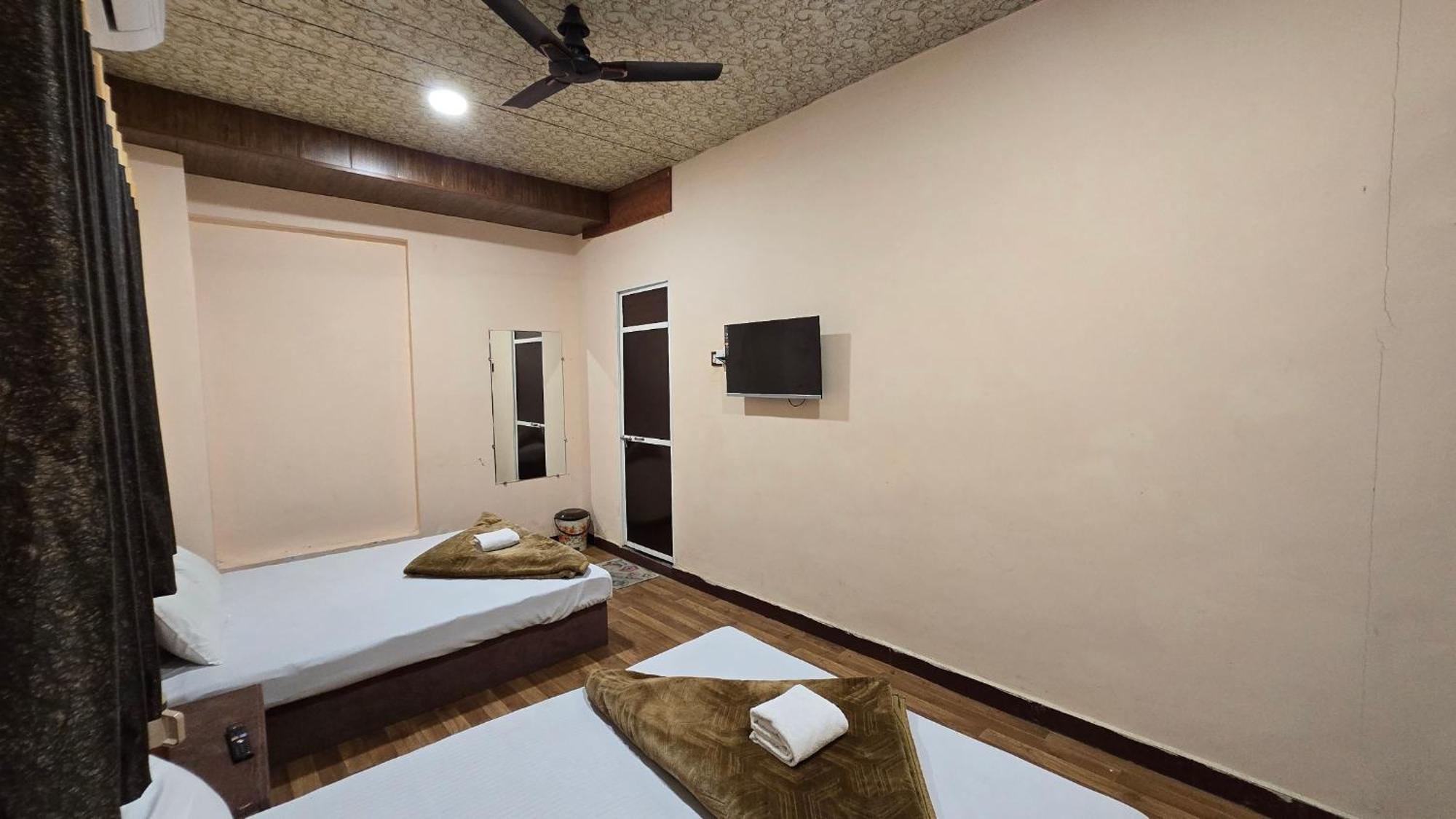 Hotel Maheshwari Green'S Ujaim Exterior foto