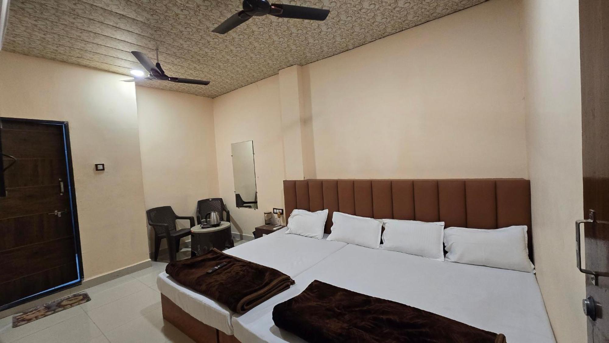 Hotel Maheshwari Green'S Ujaim Exterior foto