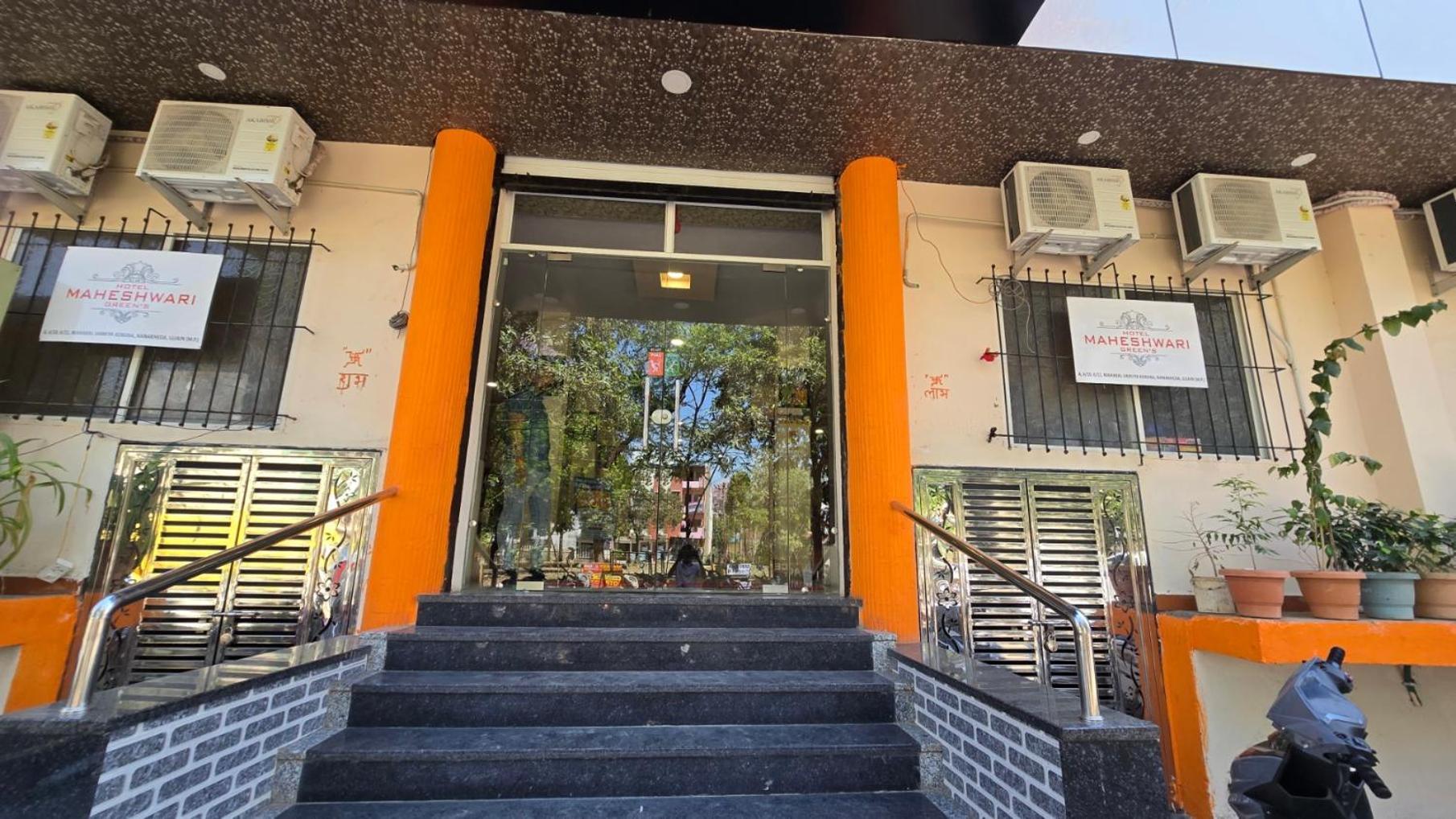 Hotel Maheshwari Green'S Ujaim Exterior foto