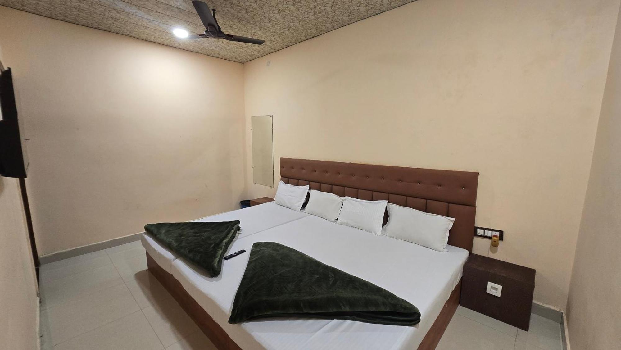 Hotel Maheshwari Green'S Ujaim Exterior foto